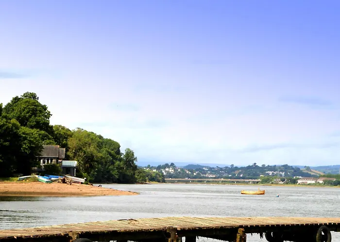 The Nest - Thatched Seaside Country Cottage For Two