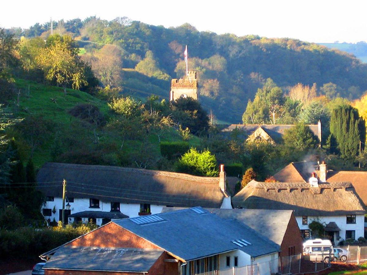 The Nest - Thatched Seaside Country For Two *