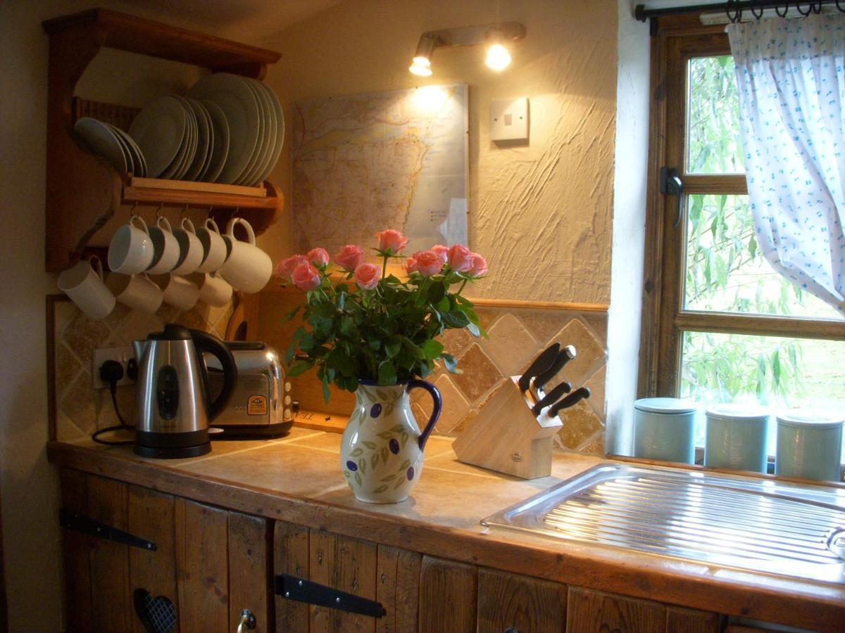 The Nest - Thatched Seaside Country For Two Holiday home *