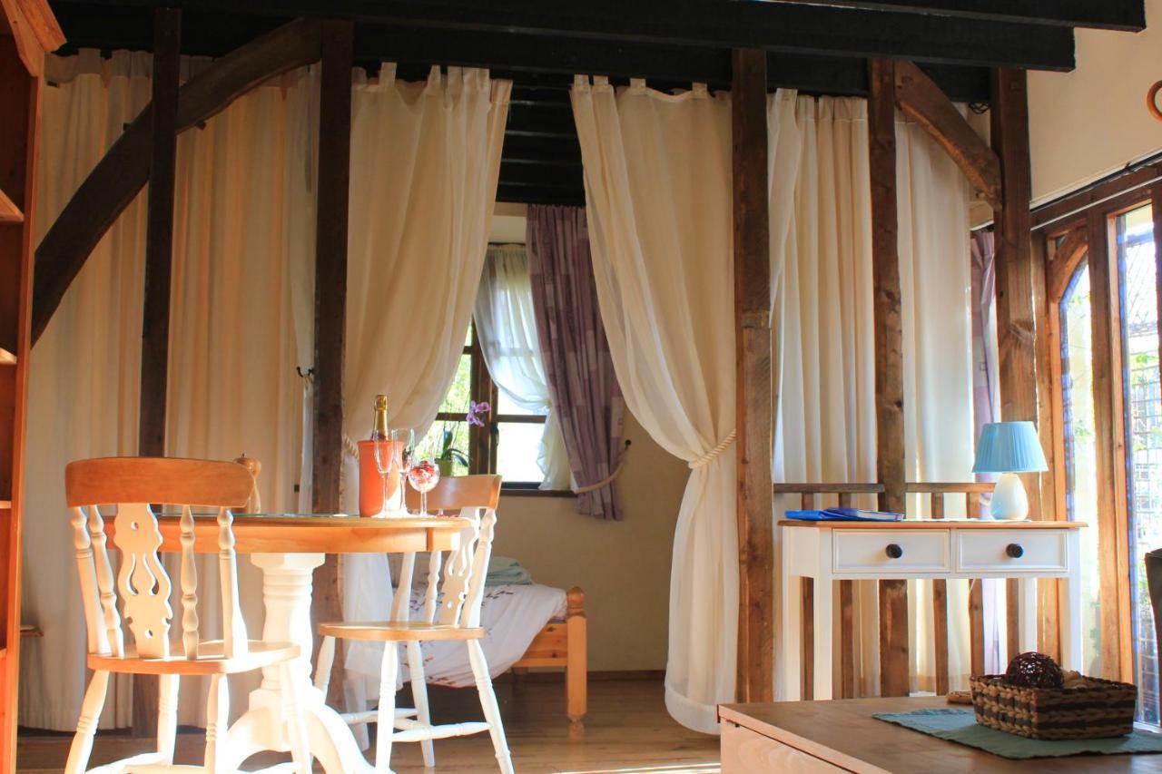 The Nest - Thatched Seaside Country For Two Holiday home
