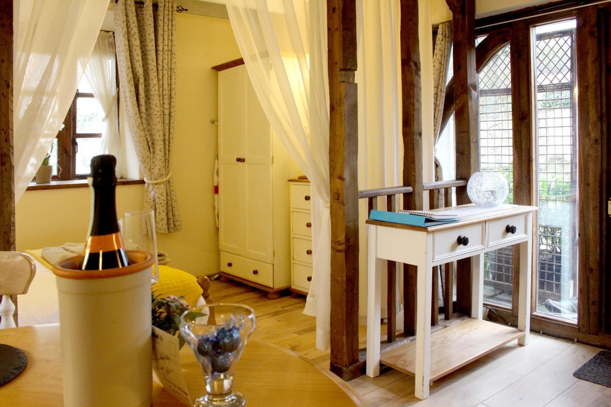 The Nest - Thatched Seaside Country For Two Stokeinteignhead