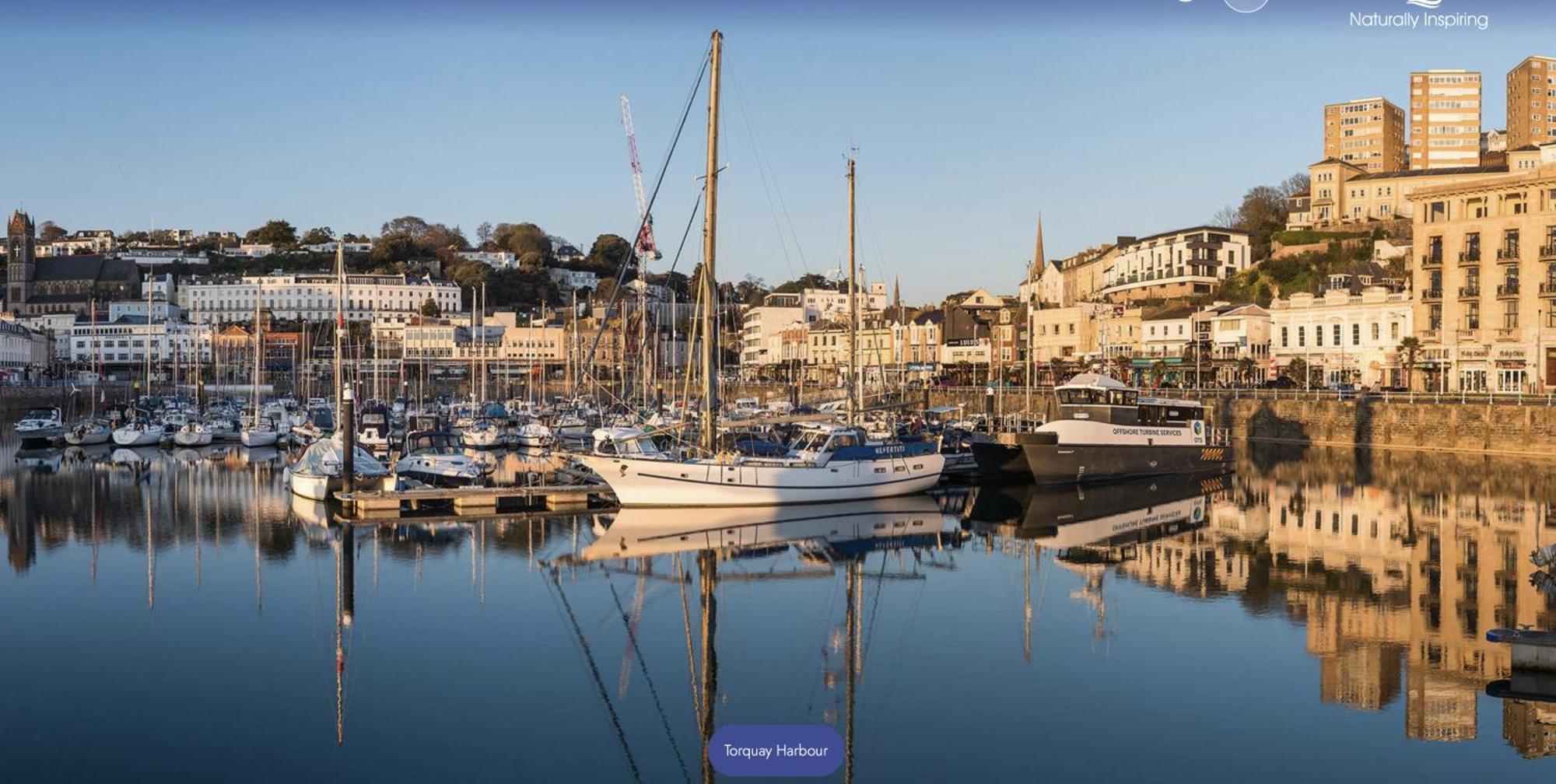 The Nest - Thatched Seaside Country For Two *