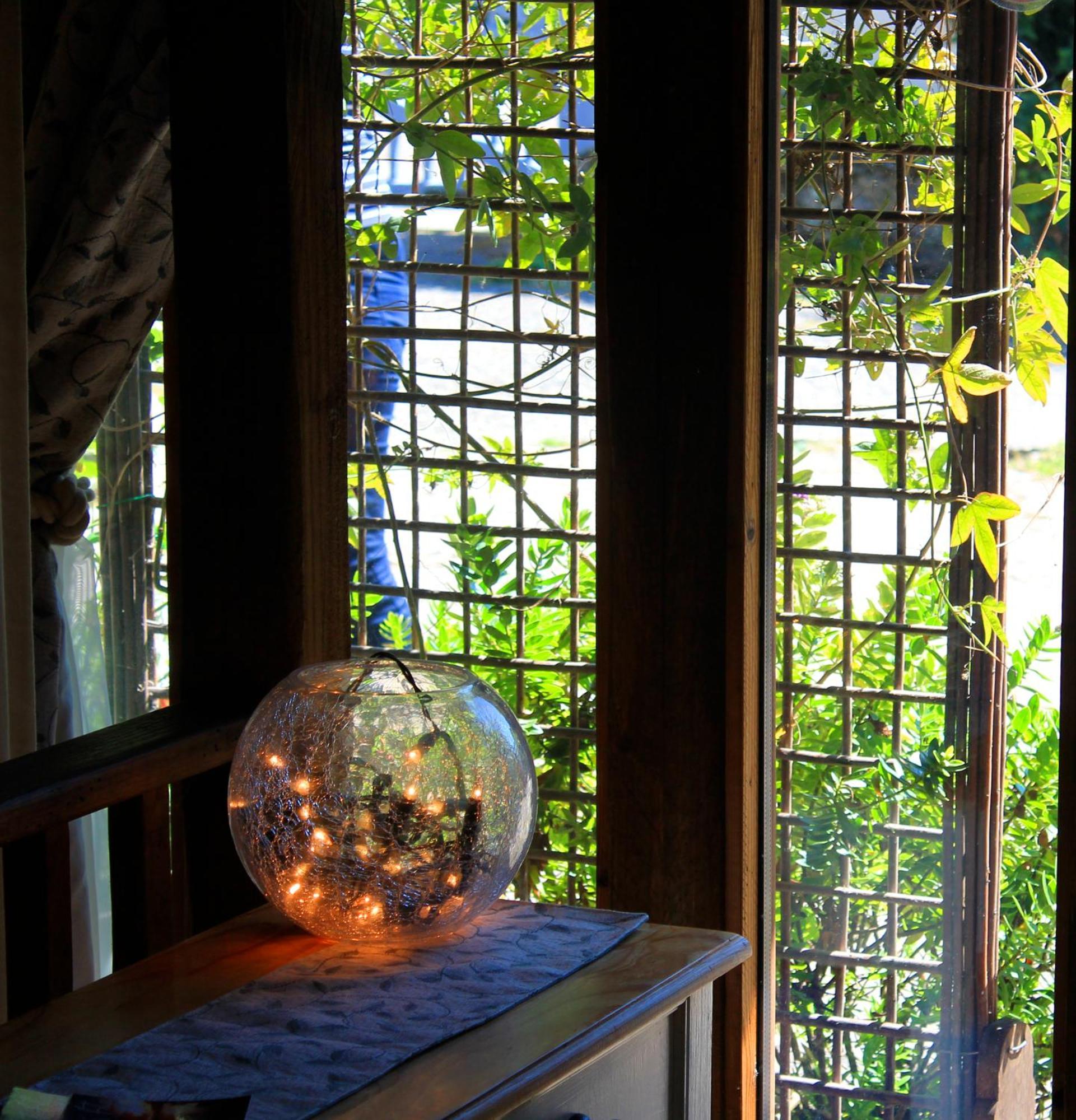 The Nest - Thatched Seaside Country For Two *