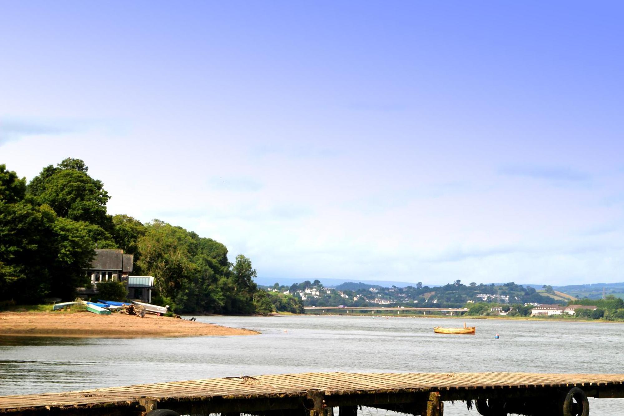 The Nest - Thatched Seaside Country For Two
