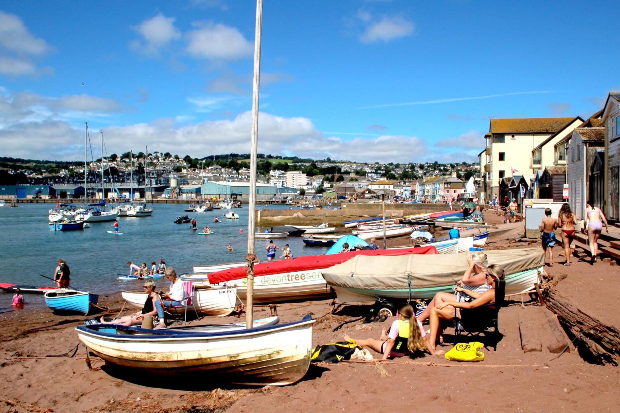 The Nest - Thatched Seaside Country For Two *